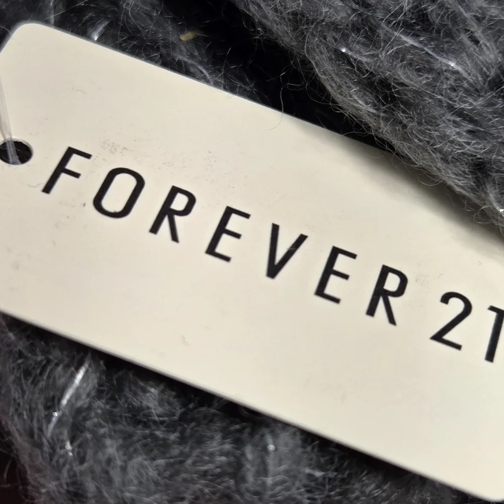 Forever 21 NWT Charcoal Grey w/Silver Metallic Knitted Scarf One Size
